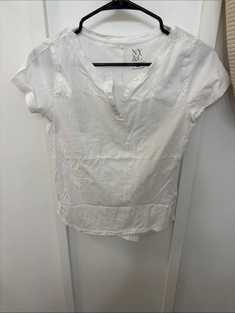 New York & Company White V-Neck Short Sleeve Blouse